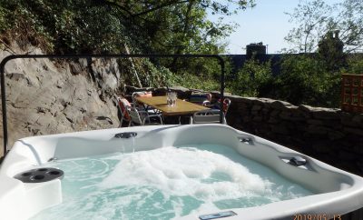 Bryn Mair Family Home with Hot Tub