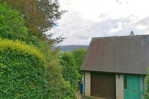 Llygad Yr Haul Woodland Setting with Mountain Views