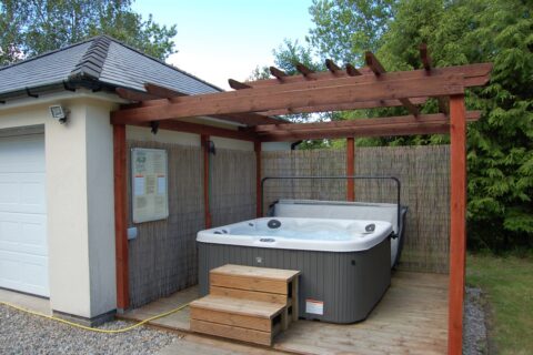 Glan Yr Afon Holiday Home with hot tub