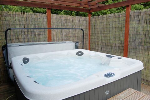 Glan Yr Afon Holiday Home with hot tub