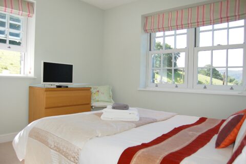 Glan Yr Afon Holiday Home with hot tub
