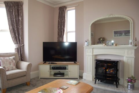 Bryn Eglwys Period Family Home with Hot Tub & Sea Views