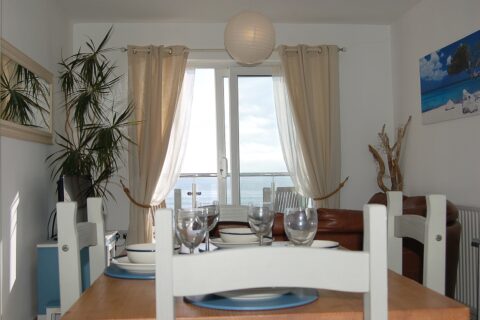 Chwerthin Y Mor Beach House (Laughter of the Sea)