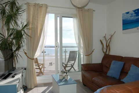 Chwerthin Y Mor Beach House (Laughter of the Sea)