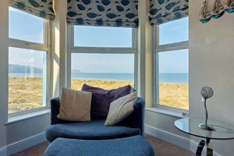 Hafan Y Traeth Beach Front Apartment in Barmouth
