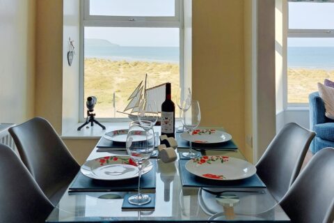 Hafan Y Traeth Beach Front Apartment in Barmouth