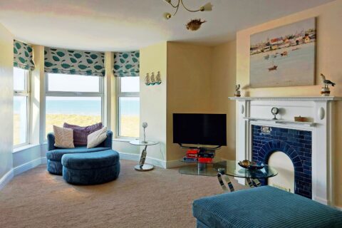 Hafan Y Traeth Beach Front Apartment in Barmouth