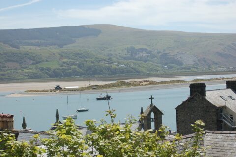 Hafan Y Traeth Beach Front Apartment in Barmouth
