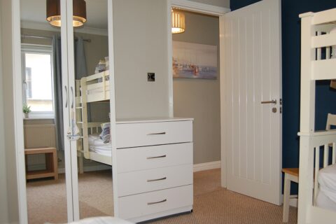 Swn Y Mor, Beach Front Bungalow with a Hot Tub (Sound of the Sea)